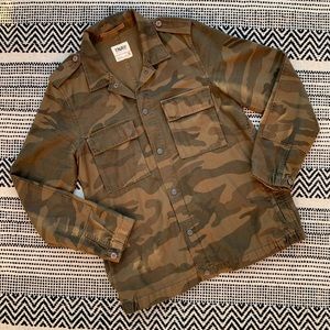 TNA Camo Button Down Shirt Jacket size M